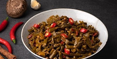 螺螄粉被“中傷”？酸豆角加工讓人大開眼界